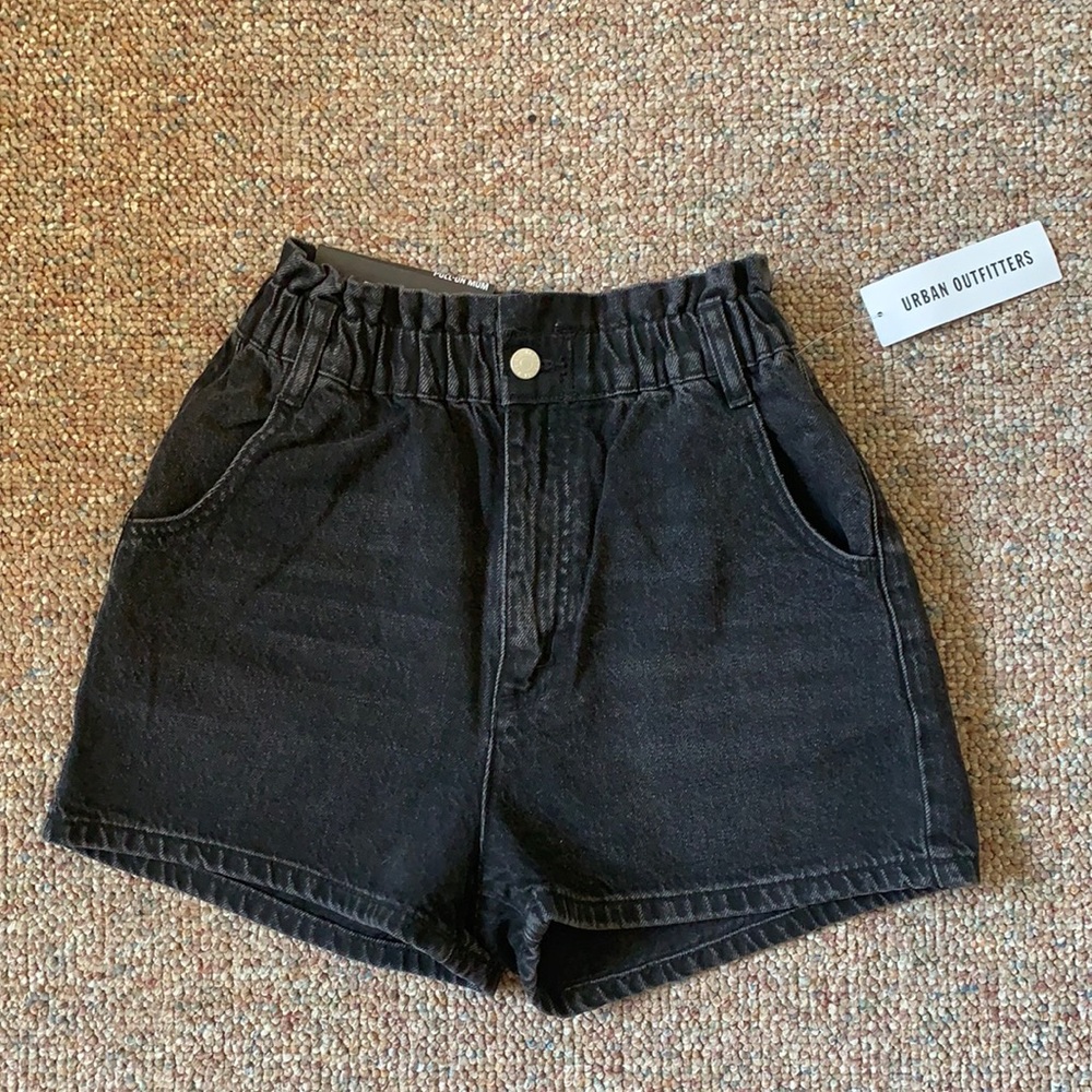 Urban Outfitters Black Pull-On Mom Shorts